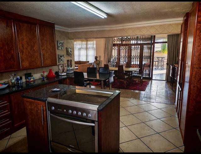 4 BEDROOM HOUSE FOR SALE IN VANDERBIJLPARK SW 5